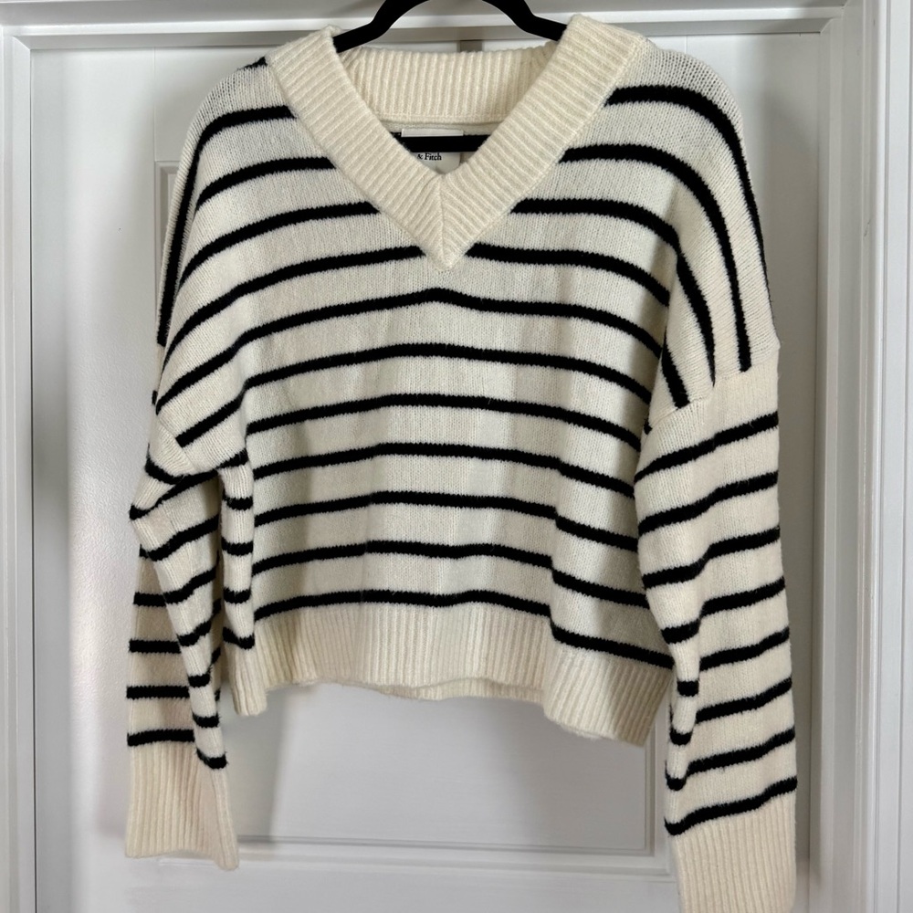Abercrombie Black and White Striped V-Neck Sweater - Women’s Small